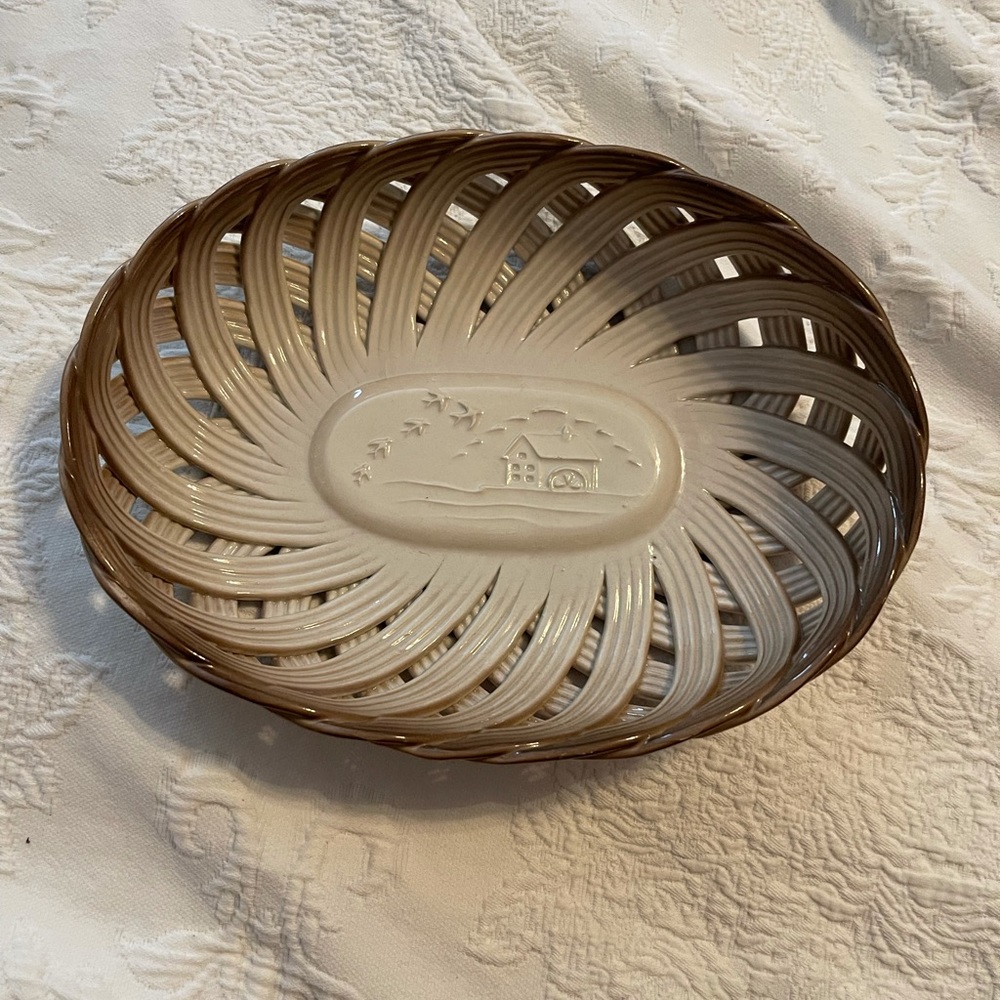 Nuova Capidimonte Porcelain Woven Bowl 10”x7.5”- 2 1/2” High. Brown Tan Beige